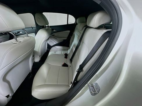 Used 2019 Mercedes-Benz GLA 250 4MATIC image 14