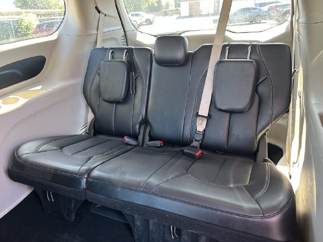 Used 2024 Chrysler Pacifica Limited FWD image 32