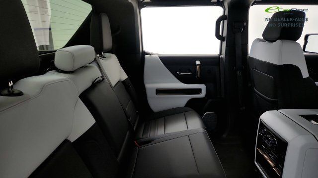 Used 2025 GMC Hummer EV 2X w/ Extreme Off-Road Package AWD/4WD image 37