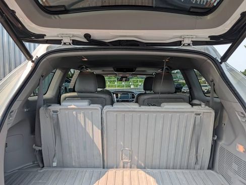 Used 2018 Toyota Highlander XLE AWD/4WD image 12