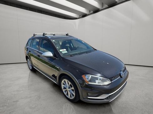 Used 2017 Volkswagen Golf Alltrack SE image 7