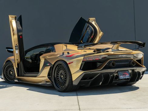 Used 2020 Lamborghini Aventador SVJ AWD/4WD image 12