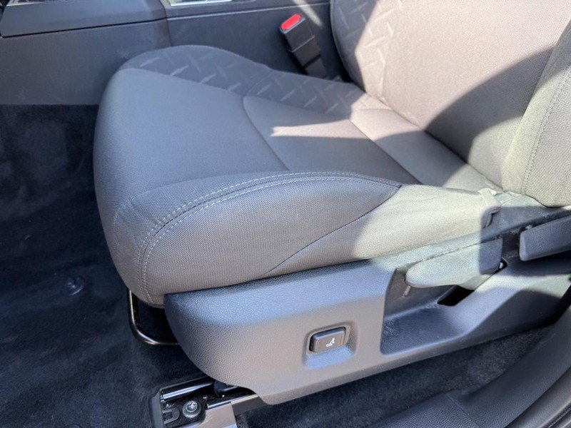 Used 2025 Toyota Tacoma SR5 AWD/4WD image 17