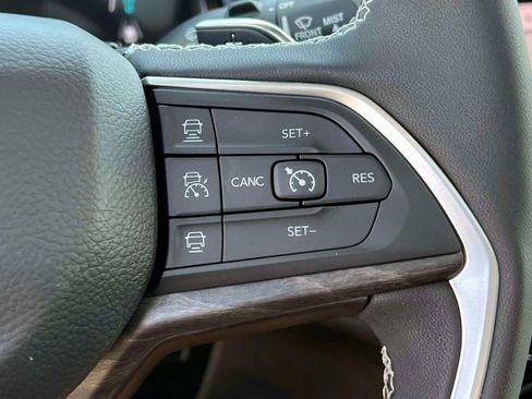 Used 2023 Jeep Grand Cherokee 4WD 4xe w/ Luxury Tech Group II image 23