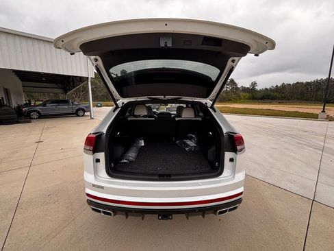 Used 2024 Volkswagen Atlas Cross Sport SEL Premium R-Line image 16