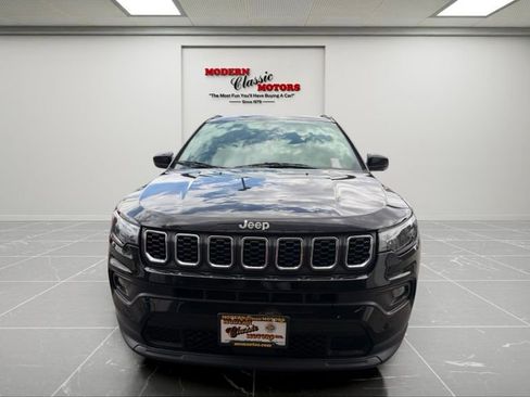 Used 2024 Jeep Compass Latitude AWD/4WD image 2