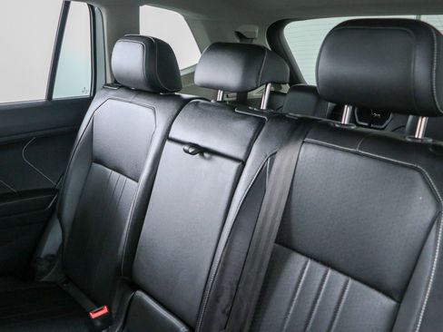 Used 2023 Volkswagen Tiguan SE w/ Panoramic Sunroof Package FWD image 25