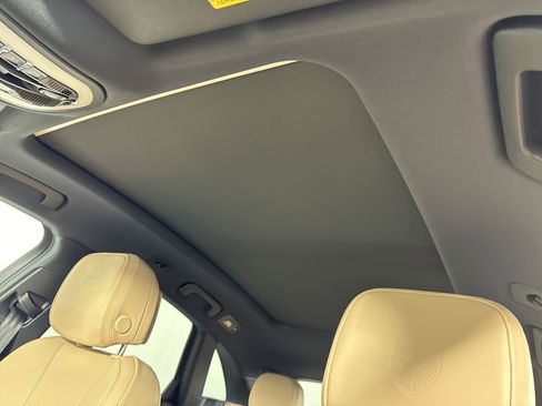 Certified 2025 Porsche Macan image 23