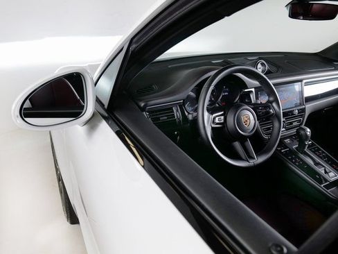 Certified 2023 Porsche Macan AWD/4WD image 21