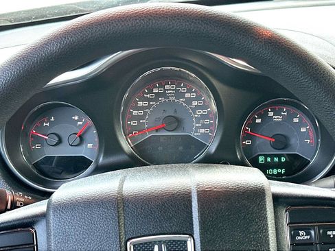 Used 2013 Dodge Avenger SE FWD image 19