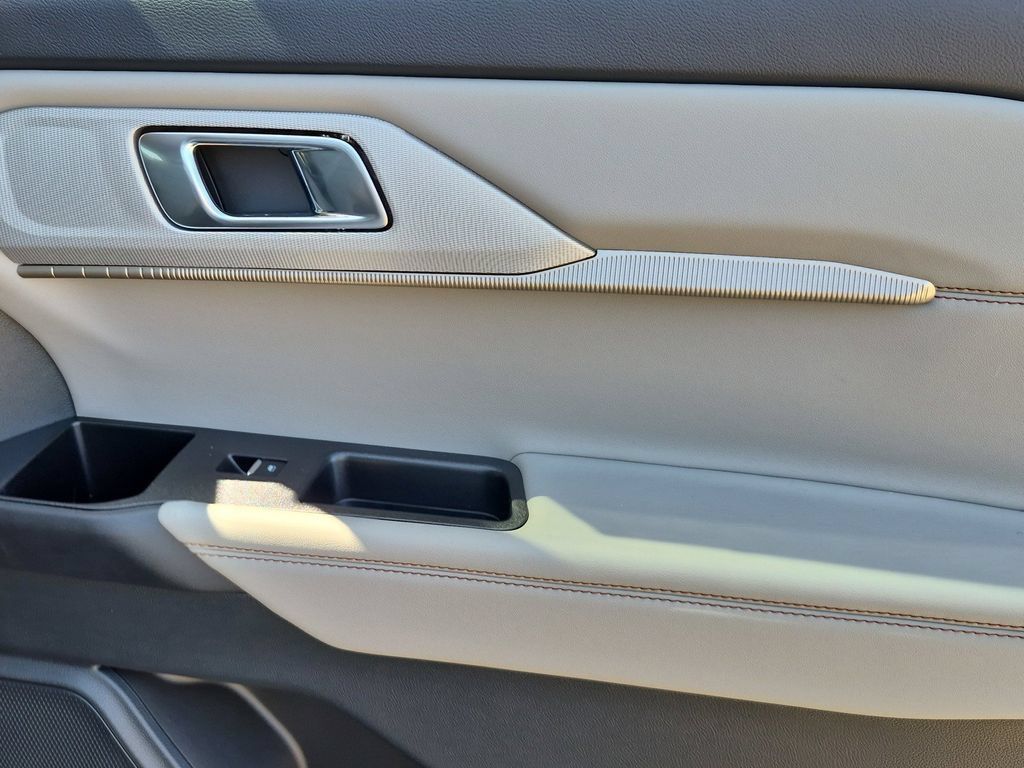New 2026 Ford Explorer Active w/ Active Comfort Package RWD image 8