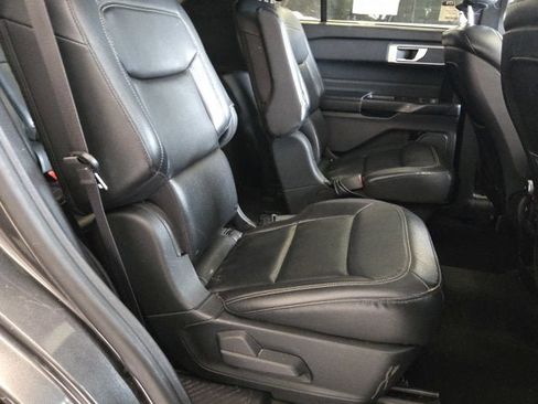 Used 2020 Ford Explorer XLT w/ Equipment Group 202A AWD/4WD image 8