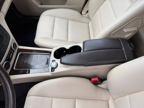 Used 2013 Mercedes-Benz GLK 350 4MATIC image 12