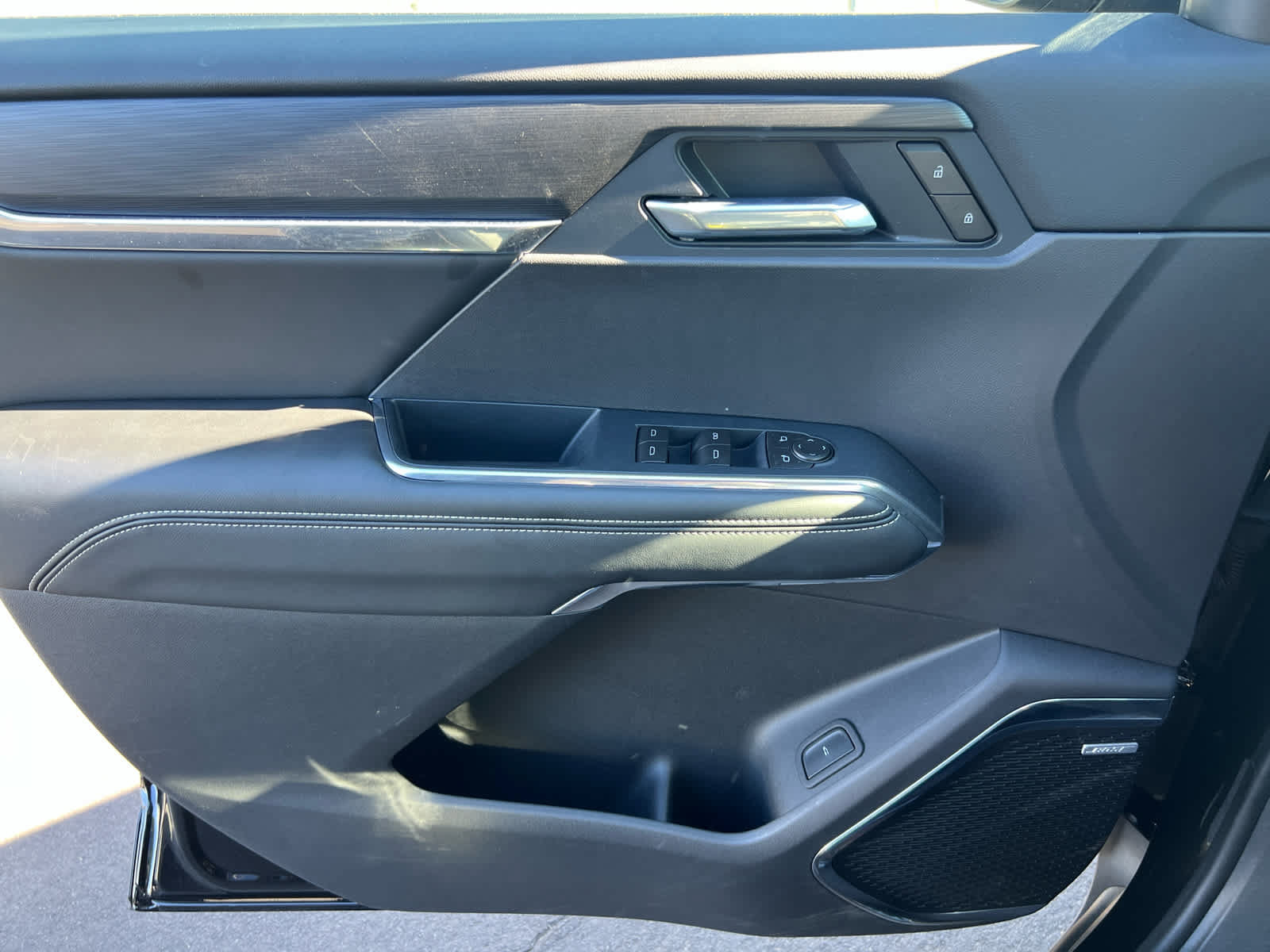 Used 2026 GMC Acadia Elevation w/ Elevation Premium Package FWD image 15
