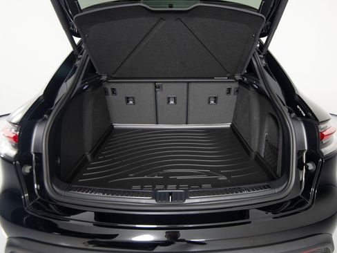 Certified 2026 Porsche Macan AWD/4WD image 43