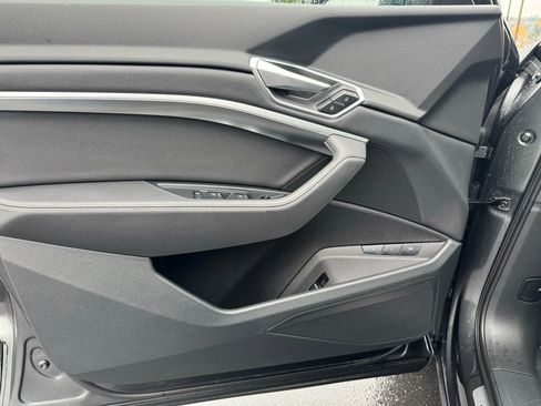 Used 2021 Audi e-tron Premium w/ Towing Package image 40