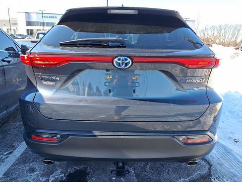 Used 2021 Toyota Venza LE image 4