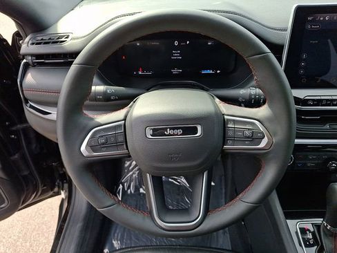 Used 2025 Jeep Compass Trailhawk w/ Trailhawk Elite Group image 19