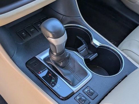 Used 2018 Toyota Highlander XLE image 12