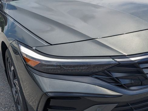 New 2025 Hyundai Elantra Limited image 11