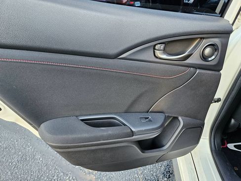 Used 2018 Honda Civic Type R image 10
