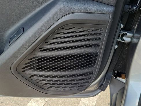 Used 2025 Chevrolet Traverse LT image 19