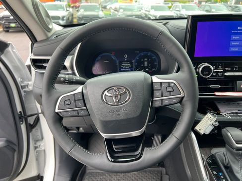 New 2026 Toyota Highlander Platinum AWD/4WD image 21