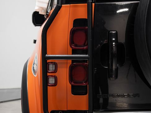 Used 2022 Land Rover Defender 110 S image 32