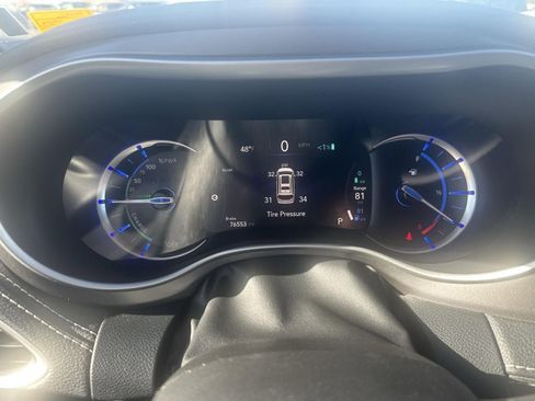 Used 2021 Chrysler Pacifica Touring-L image 26