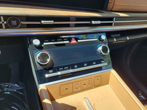 Used 2025 Hyundai Santa Fe Limited image 20