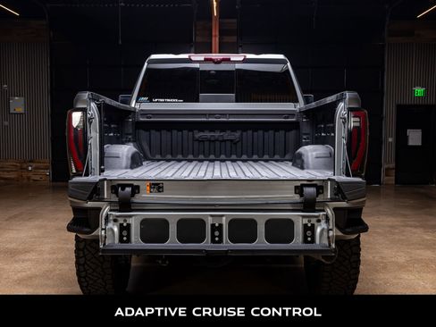 Used 2024 GMC Sierra 2500 AT4 w/ Technology Package image 9