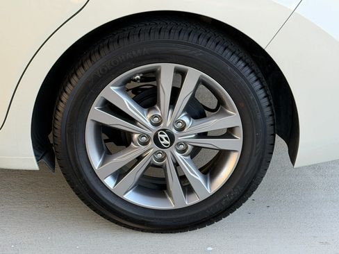 Used 2017 Hyundai Elantra SE FWD image 29