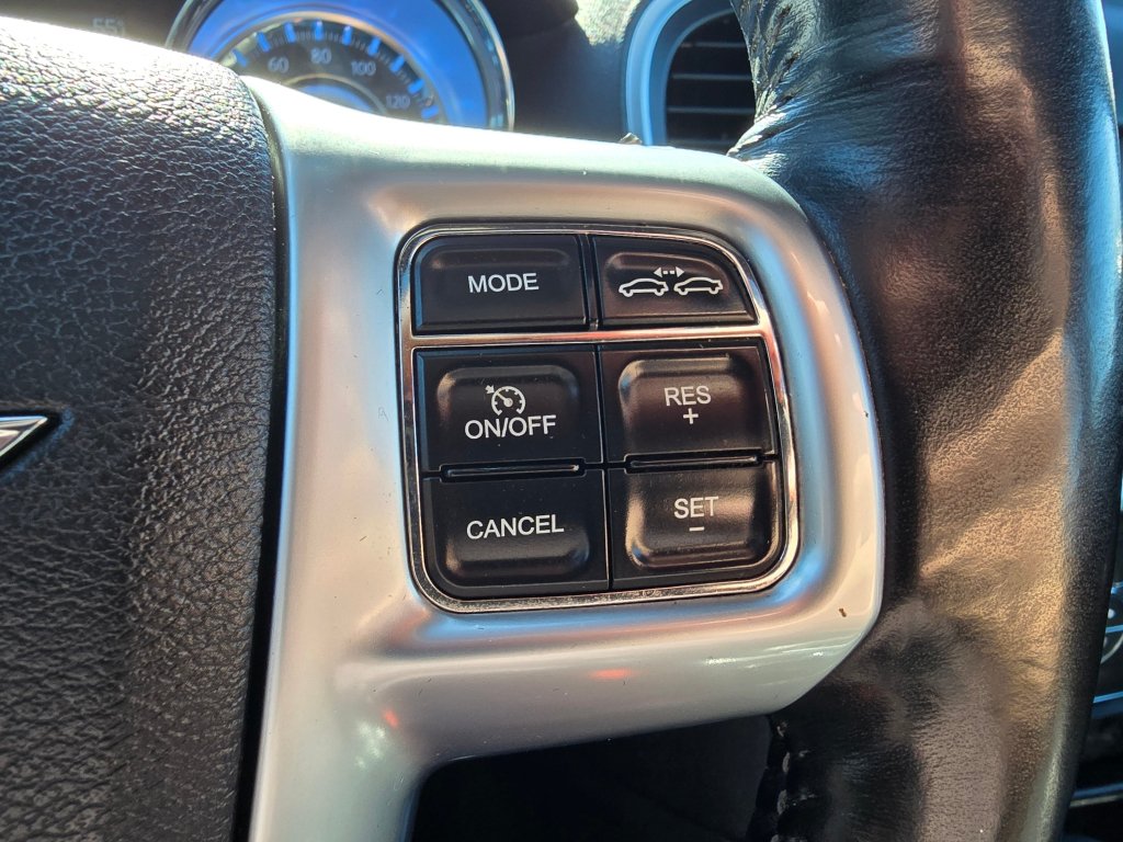 Used 2011 Chrysler 300 C RWD image 7