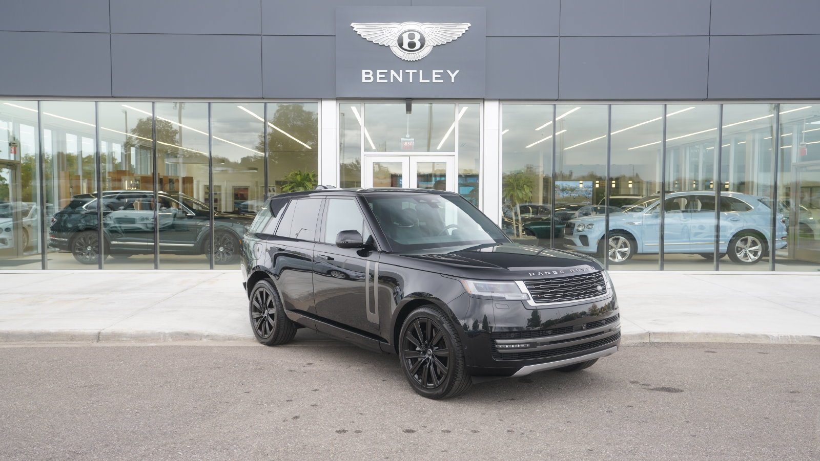 Used 2025 Land Rover Range Rover SE AWD/4WD image 18
