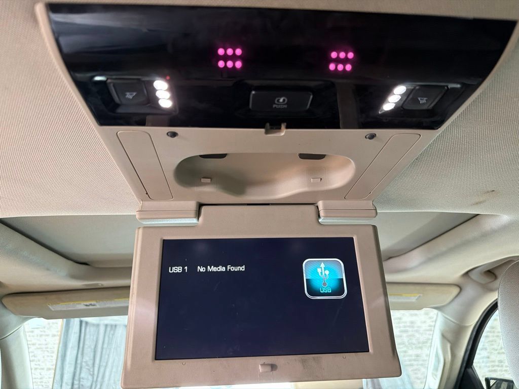 Used 2020 Chevrolet Suburban LT RWD image 24