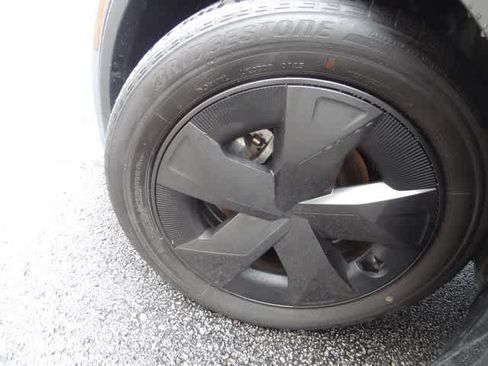 Used 2025 Toyota Prius LE FWD image 34