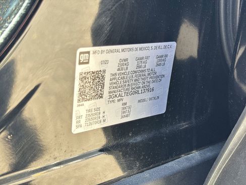 Used 2024 GMC Terrain SLE w/ Driver Convenience Package image 34