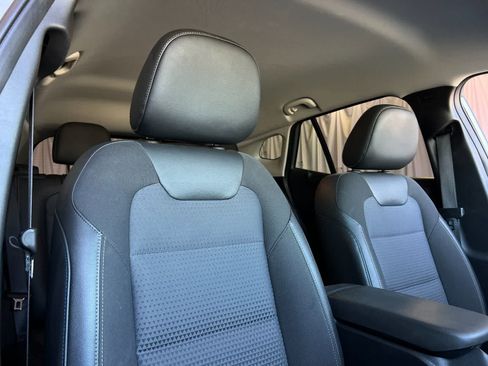 Used 2025 Chevrolet Trax LT FWD image 18