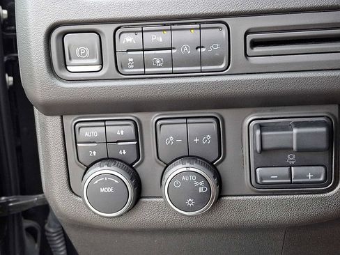 Used 2022 Chevrolet Tahoe LT w/ LT Signature Package AWD/4WD image 22