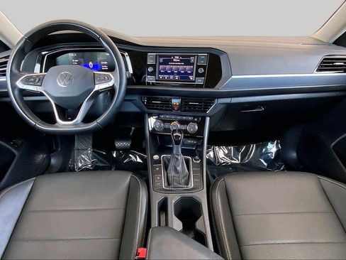 Used 2024 Volkswagen Jetta SE FWD image 16