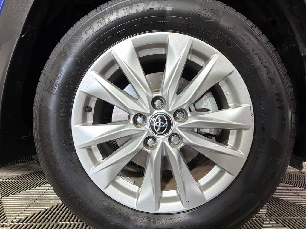 Used 2023 Toyota Corolla Cross LE FWD image 35