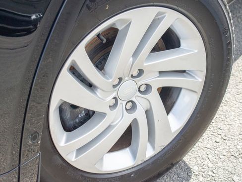 Used 2025 Land Rover Discovery Sport S image 9