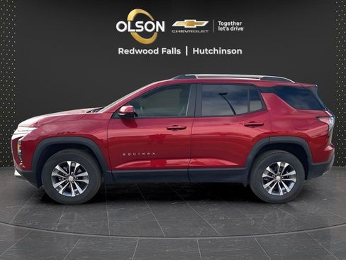 Used 2025 Chevrolet Equinox LT w/ Convenience Package II image 2