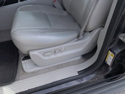 Used 2011 GMC Yukon XL 2500 SLT w/ SLT-2 Equipment Package image 33