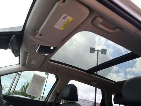 Certified 2022 Kia Sorento SX image 11