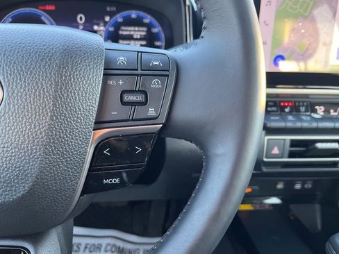 Used 2025 Toyota Camry XLE image 60