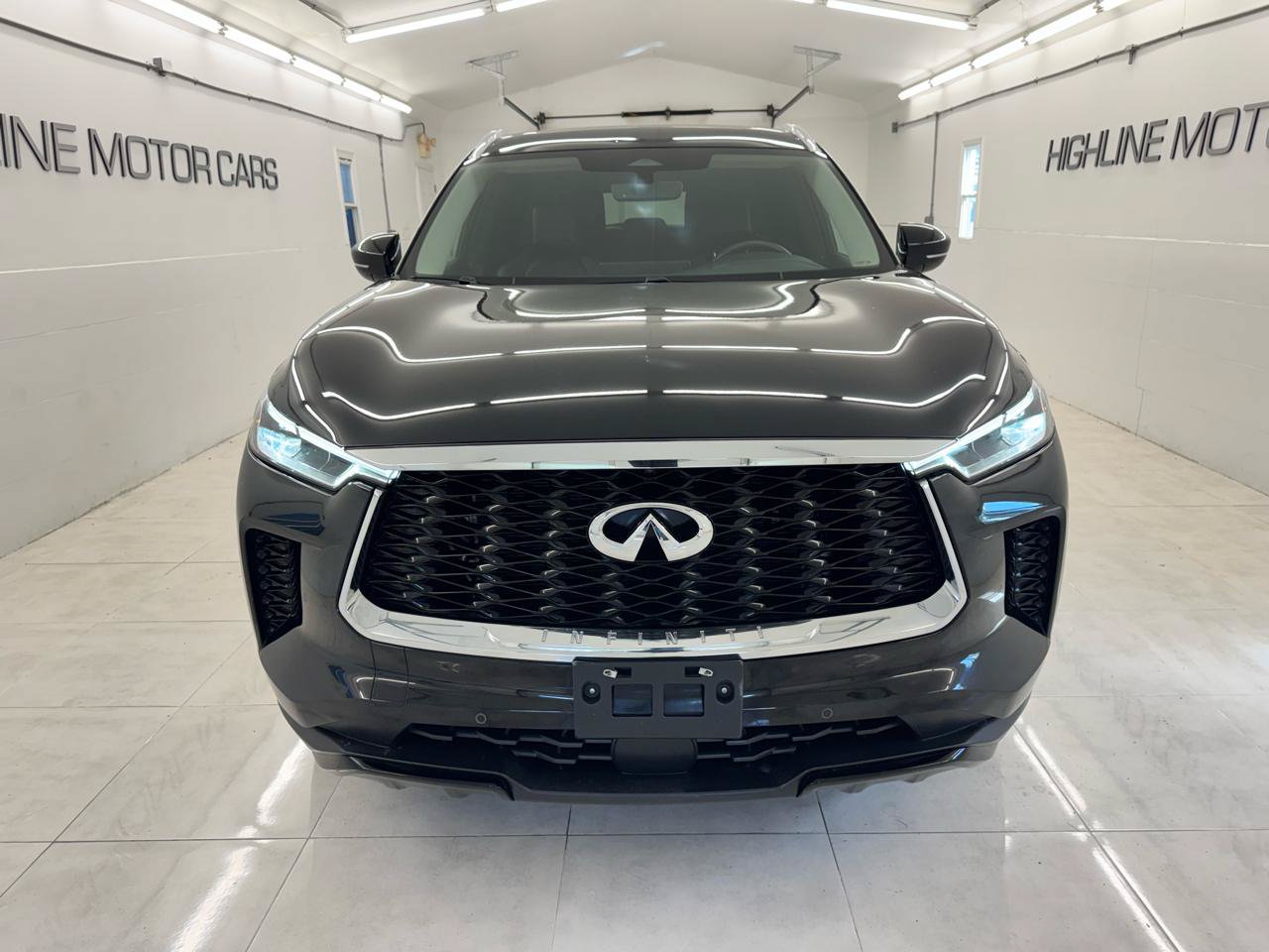 Used 2023 INFINITI QX60 Luxe w/ Cargo Package AWD/4WD image 2
