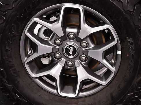 Used 2025 Ford Bronco Badlands image 9