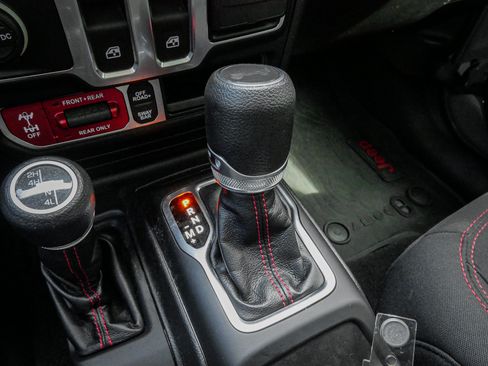 Used 2022 Jeep Wrangler Rubicon AWD/4WD image 26