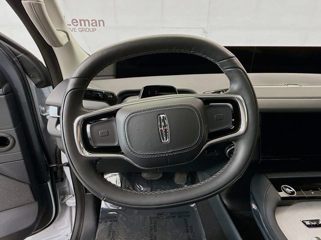 Used 2025 Lincoln Navigator Reserve AWD/4WD image 11